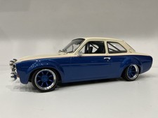 1/18 - 1974 FORD ESCORT RS1600 MK1 - MODIFIED - White/Blue - IXO