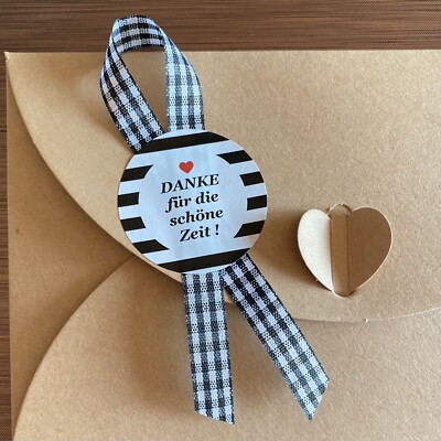 12 Sets Glücks-Geschenke - Mit Schlüsselanhängern, Karten & Organzasäckchen