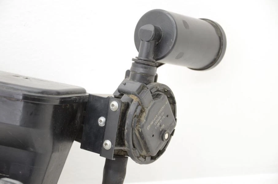 2012-2019 BMW 640I Gran Coupe Fuel Vapor Evaporation Canister 16137333301 - Image 2 of 4