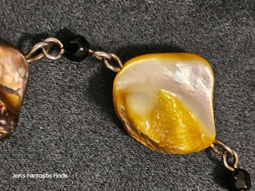 Handcrafted Shell & Glass Bead Bracelet With Lobster Clasp - Picture 11 of 11
