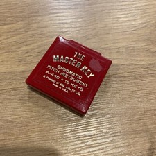 THE MASTER KEY CHROMATIC PITCH INSTRUMENT A-440 13 KEYS with Good Con