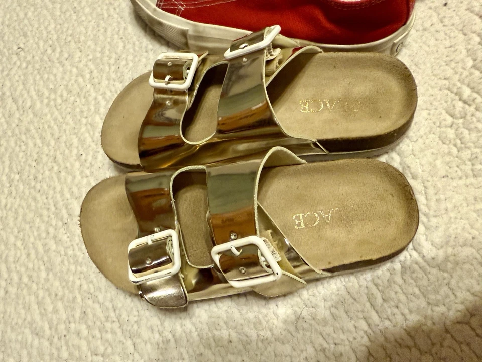 Lote de 3 pares de zapatos deslizables son 11c zapatos rojos y sandalias son 12c Foto 4 de 4