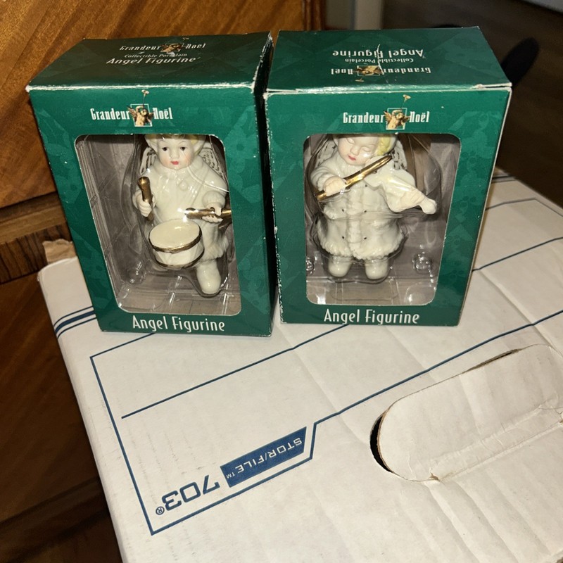 Vintage Grandeur Noel Pair Of Porcelain Angel Figurines New In Boxes
