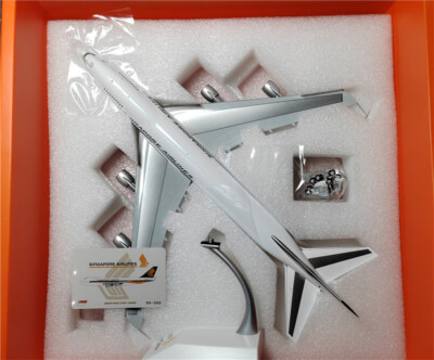 JC Wings SINGAPORE AIRLINES FOR BOEING B747-200 9V-SQO 1:200 JC Wings SINGAPORE AIRLINES FOR BOEING B747-200 9V-SQO 1:200