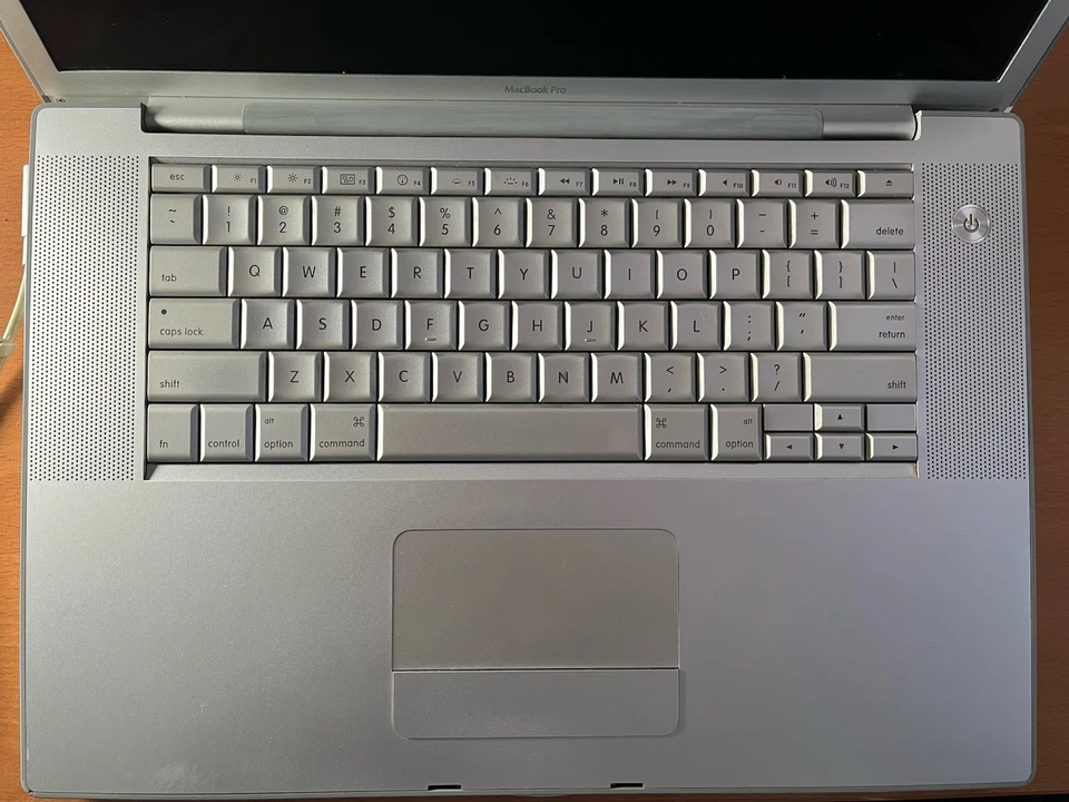 Apple MacBook Pro A1260 (2008) 15" Silver/Intel Core 2 Duo 2.4 GHz - FOR PARTS - Image 2 of 4