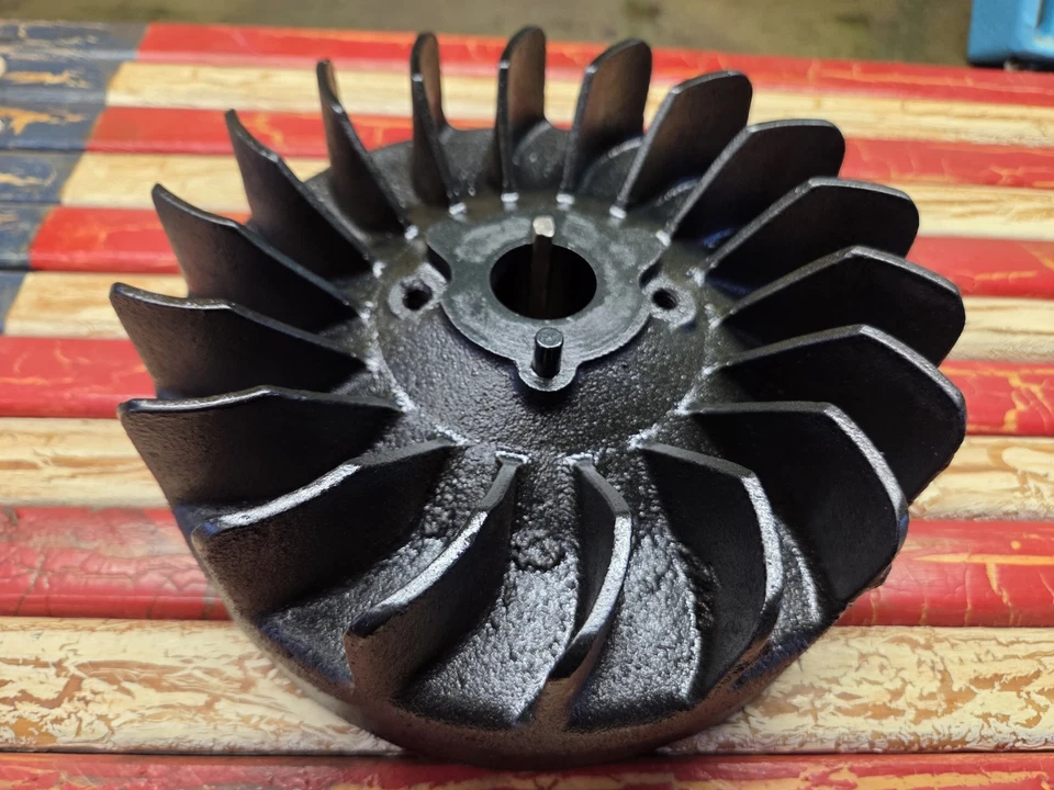 1967 I.H. Volante Cub Cadet. P/N A-235908. Kohler K301AS. 12 HP. - Imagem 3 de 4