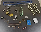 LOT OF VTG COSTUME JEWELRY GREEN GLASS NECKLACE BROOCHES EARRINGS TRIFARI KRAMER