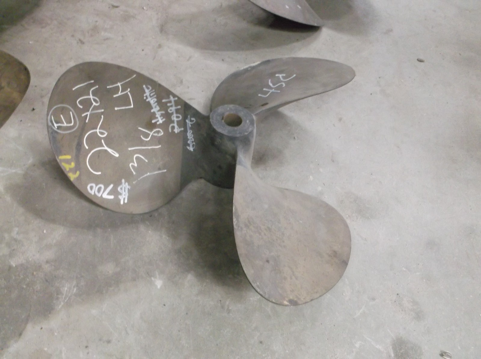 22 inch x 21 Pitch BRONZE 3 Blade LH Propeller 1.375 inch Bore - 45C | eBay