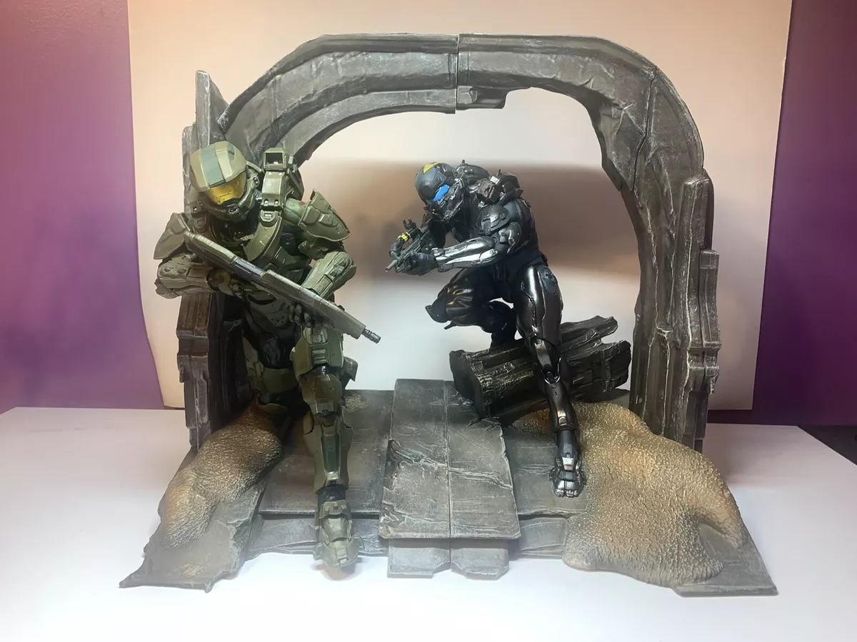 Halo 5 Guardians Limited Collector's Edition Master Chief & Spartan Locke  Statue