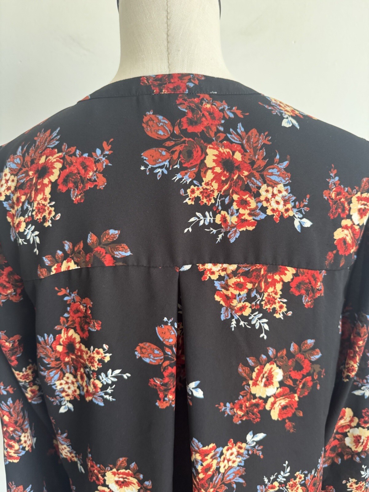 Daniel Rainn Top Size Large Black Floral Split Neck Blouse Tunic