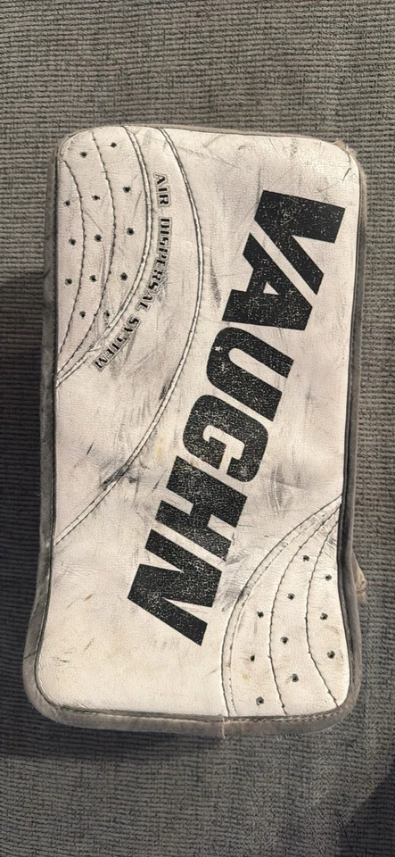 Guante de portero blanco Vaughn T 5500 y bloqueador B 4000 Foto 2 de 4