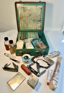 VINTAGE 1950’s THE AMERICAN NATIONAL RED CROSS COMPLETE FIRST AID KIT!