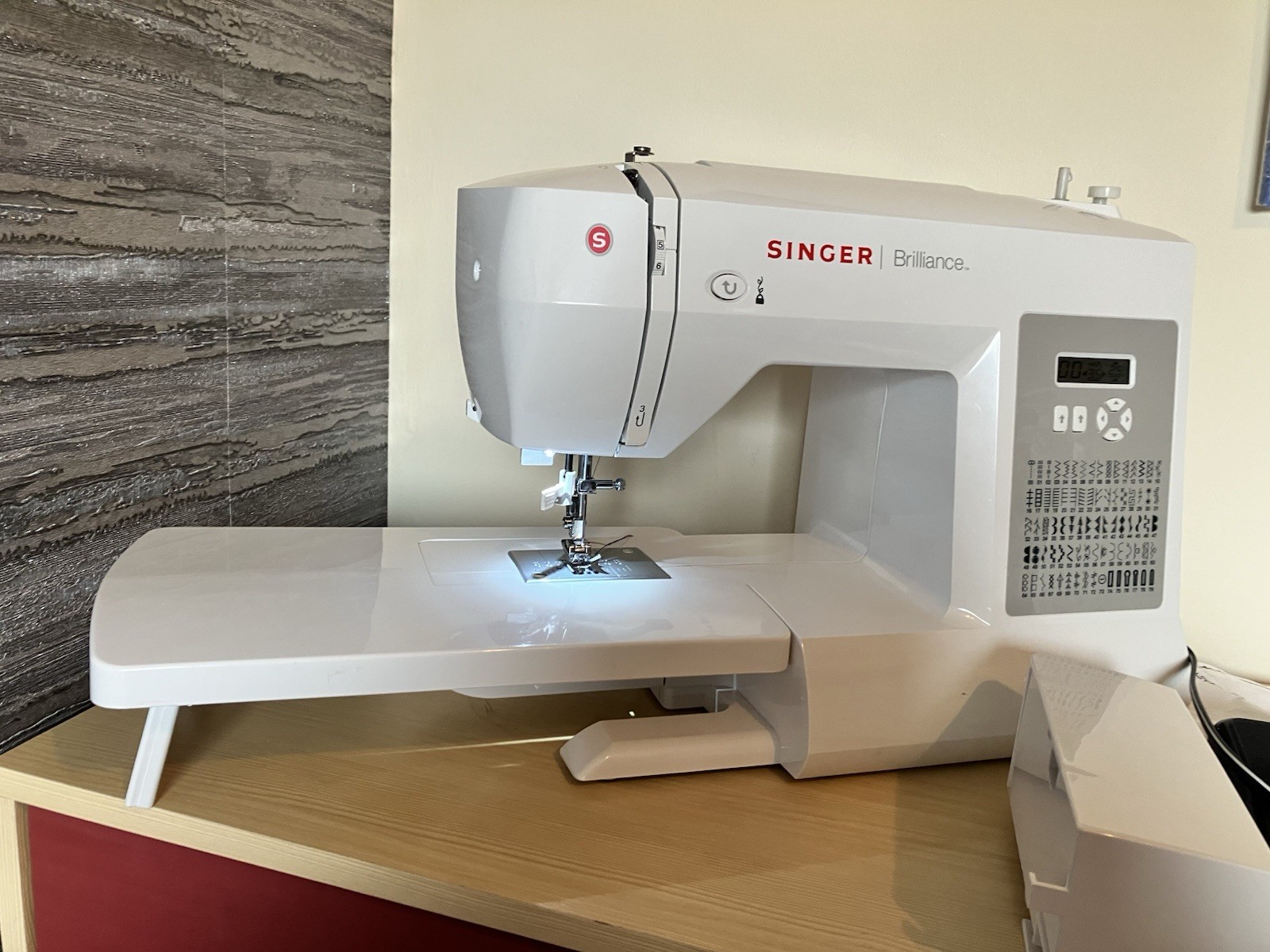 Singer Brilliance 6180 Computerized LCD Sewing Machine