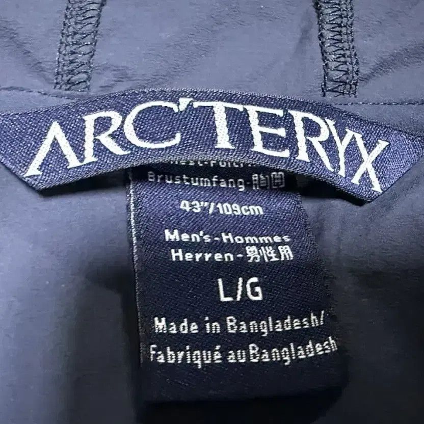 Arc'teryx Squamish Men's Hooded Jacket - Size 110 thumbnail 3