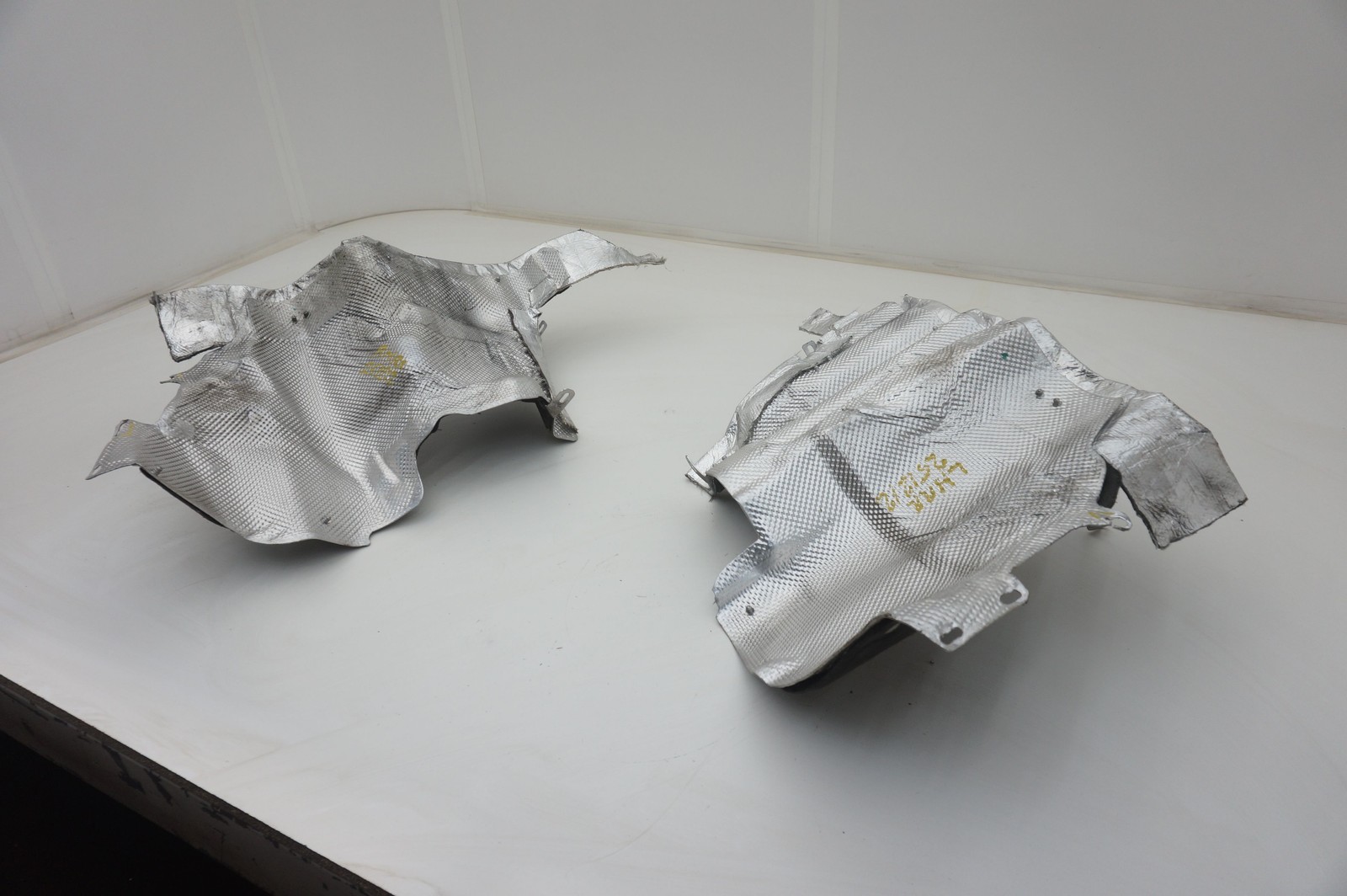 Set 2 Rear Left Right Fuel Tank Heat Shield 320230 Ferrari 488 Spider 2017 *Note