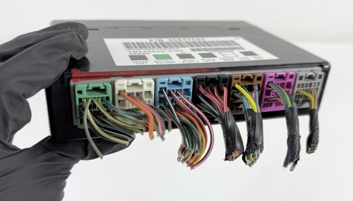 2008 Pontiac Torrent Body Control Computer Module BCM BCU # 25847589 OEM - Picture 2 of 3