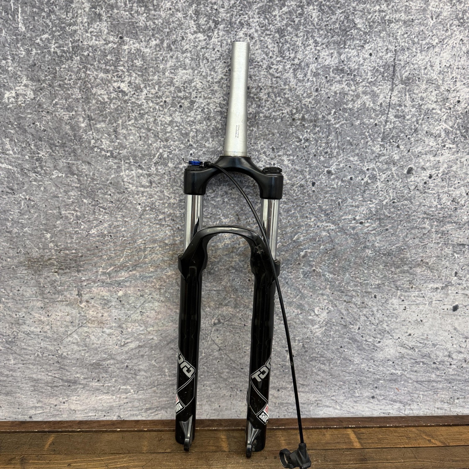 RockShox Tora TK Suspension Fork 26 1 1/8 Threadless Lockout