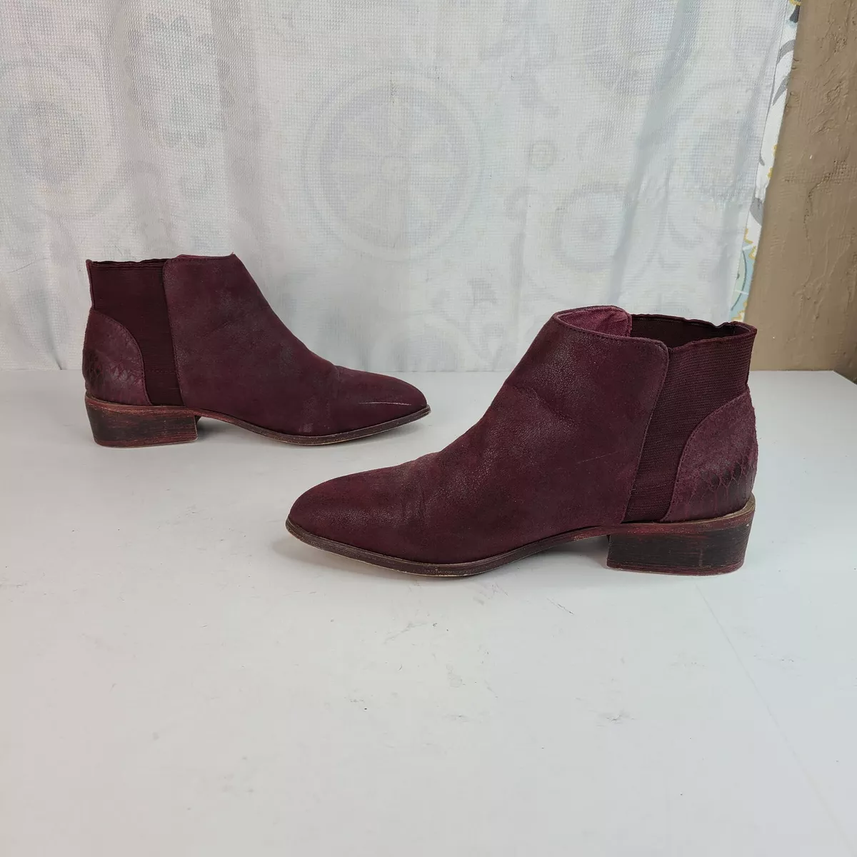 Burgundy flat deals booties