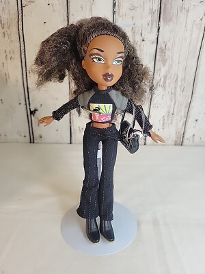 2001 Vintage Bratz Sasha African American Brown Curly Hair Green Eyes w/outfits