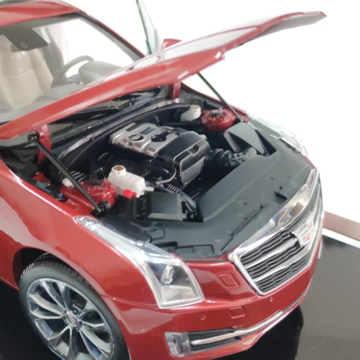 102-012 1/18 キャデラック Cadillac ATS-L レッド 1/18 Dealer Edition 2016 Cadillac ATS ATS-L (Red) Diecast