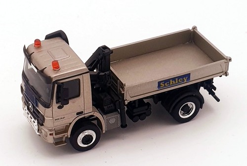 Nr. 2686 Herpa MB Actros mit Ladekran Pritschen LKW "Schley" 1:87