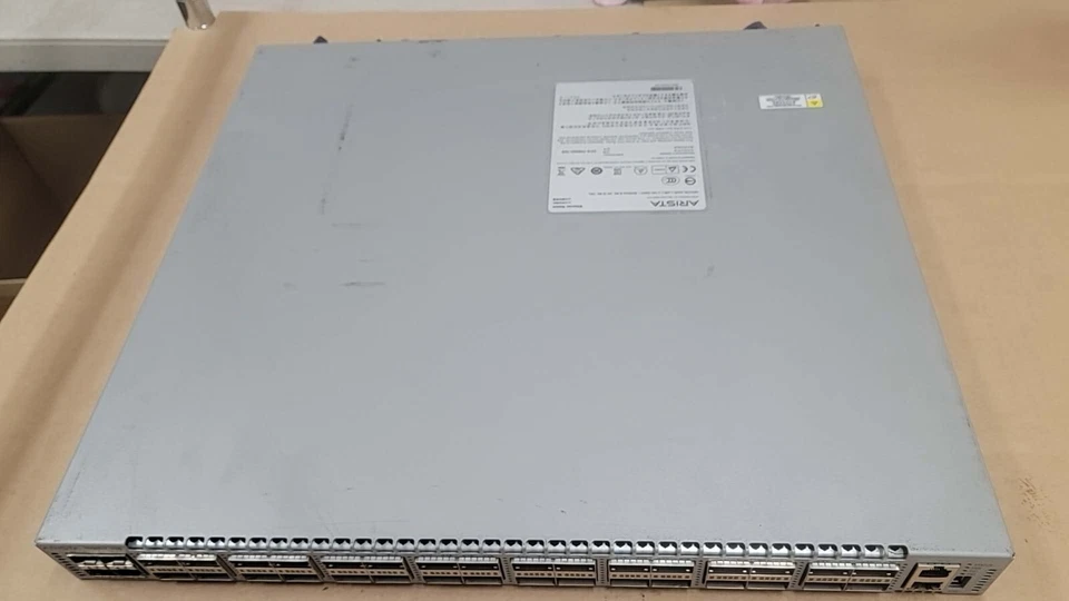 Interruptor de flujo de aire delantero a trasero Arista DCS-7050QX-32S 32x 40GBQSFP+ y 4xSFP+ (azul) Foto 4 de 4