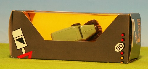 CORGI CLASSICS - FORD POPULAR VAN - LUTON MOTOR COMPANY - 1986 MINT IN BOX - Picture 3 of 3