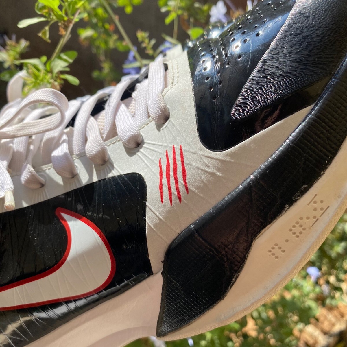 Nike Zoom Kobe 5 Protro Alternate Bruce Lee White Black Nike Zoom Kobe 5 Protro Alternate Bruce Lee White Black