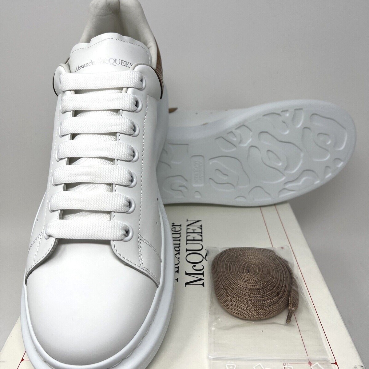【関税&送料込】Alexander Mcqueen White Leather Sneakers Wit Alexander McQueen Oversized lace-up Leather Sneakers | White