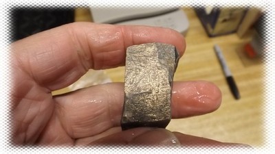VERY RARE BLACK MOONSTONE MINE ROUGH LAPIDARY STONE WITH GOLD SCHILLER FLASH