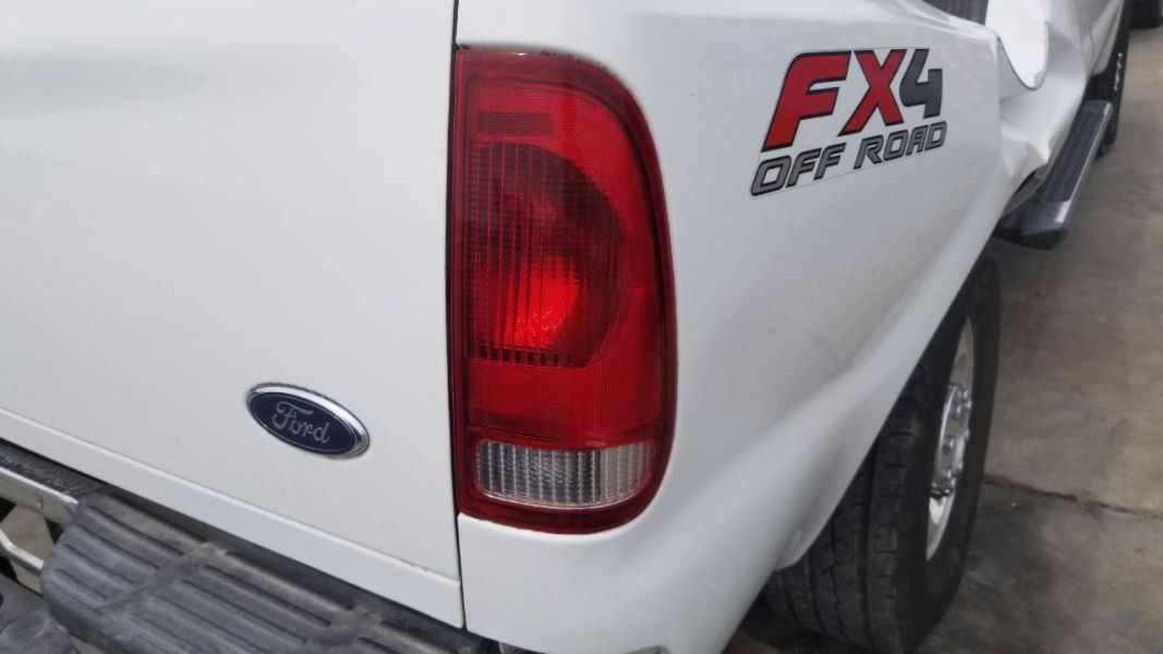 05 FORD F250 SD TAIL LIGHT TAIL LAMP RIGHT PASSENGER RECTANGULAR