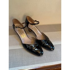 Vintage Salvatore Ferragamo Black Patent Leather Mary Jane pumps Size 7AA