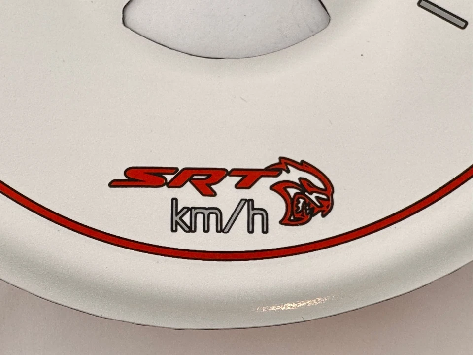 Dodge Challenger srt 2015- dial velocímetro en 300 km/h Foto 2 de 4