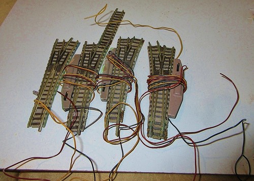 FLEISCHMANN N SCALE SWITCH TRACK.2 RH ELECTRIC,1 MANUAL RH,1 ELECTRIC LH.1 XOVER - Picture 2 of 4