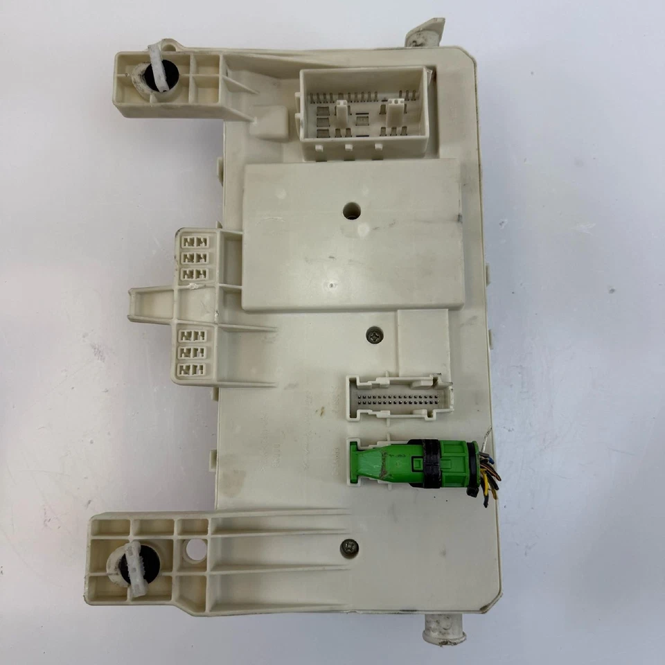 Volvo S40 V50 C30 C70 2004-2013 OEM Fuse Relay Junction Control Box 31254749 - Image 3 of 4