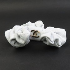 Auth CHANEL CC Logo Scrunchie Hair Rubber White Leather/Goldtone - h31994i