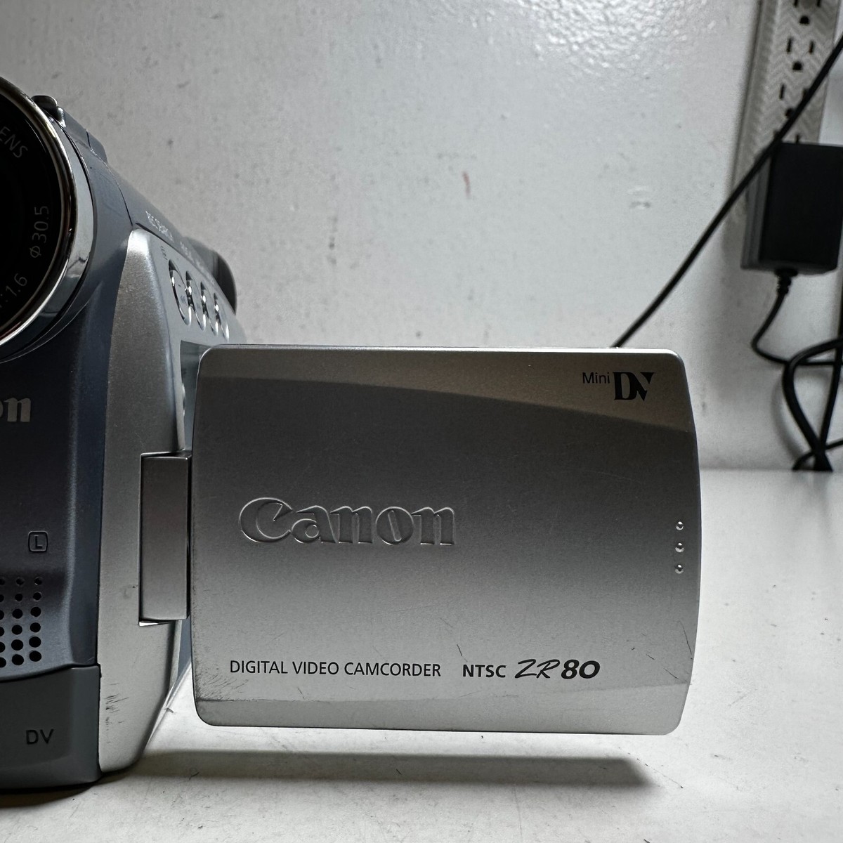 Canon NTSC ZR80 Silver LCD 360x Digital Zoom Handheld MiniDV Camcorder