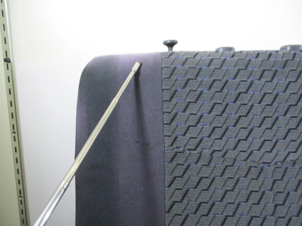 Mazda Protege 5 Wagon 2003 - pasajero trasero derecho - asiento superior trasero (nota: desvanecimiento) Foto 2 de 4