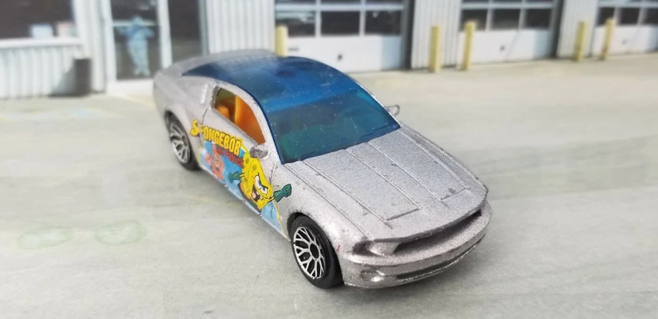 2004 Matchbox Ford Mustang GT Concept -SpongeBob SquarePants 5-Pack Silver MB609 - Image 3 of 4