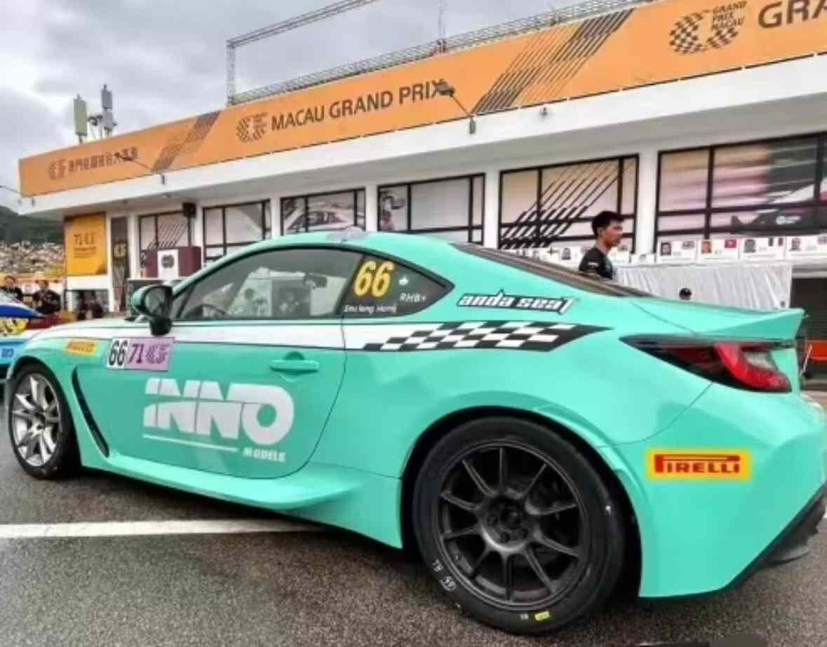 Inno64 x Scene 1:64 by Ice Fire Toyota GR86 Green Car Macau