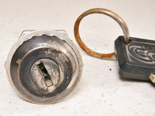 80 ARCTIC CAT PANTHER 440 IGNITION SWITCH & KEY - Picture 3 of 5