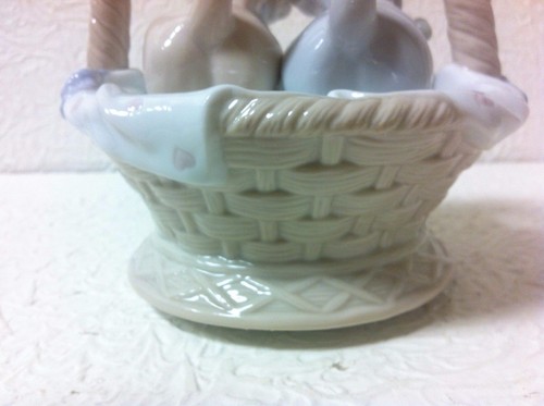GIFT GALLERY MUSICAL PUPPIES FIGURINE PLAYS "WALTZ OF FLOWERS" NIB - Picture 6 of 11