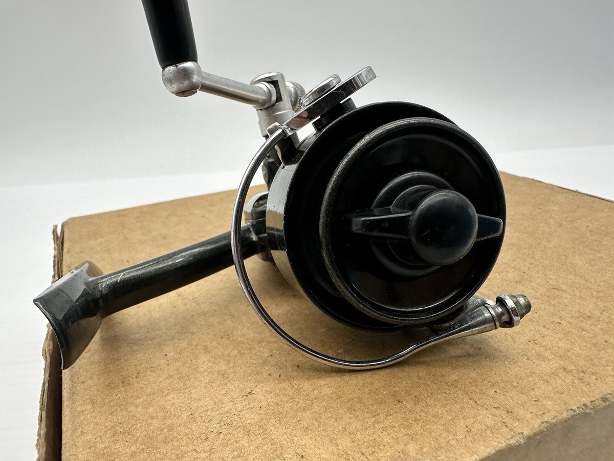Vintage Shakespeare 2200 Open Face Spinning Reel Japan Good