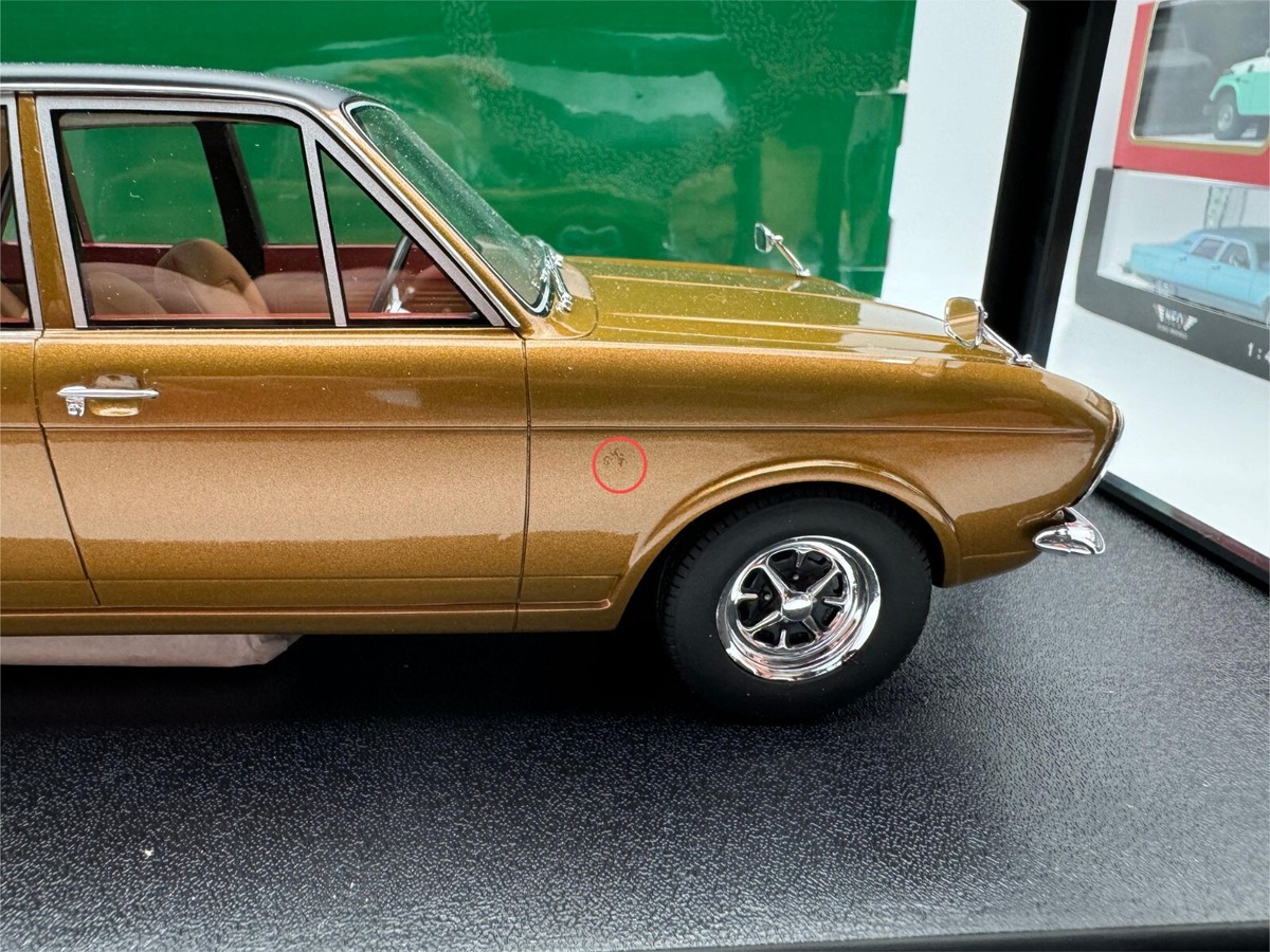 Matrix 1:43 Ford Cortina 1600E ano de construção 1970 ouro metálico