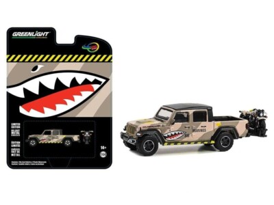 2020 JEEP GLADIATOR RUBICON PICKUP ''SHARK'' W/MOTORCYCLE 1/64 BY GREENLIGHT 51525