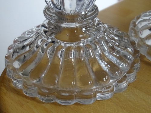 1 ANCIENNE PAIRE DE BOUGEOIRS EN CRISTAL MOULE DANS LE GOUT DE BACCARAT - Picture 7 of 11