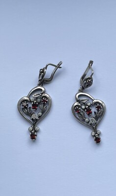 Antique silver heart shaped earrings with genuine granatstones