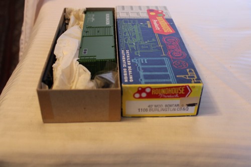 Roundhouse escala HO, coche de caja de 40', Burlington, verde #40827 BNOS 1108 | Zustand: New