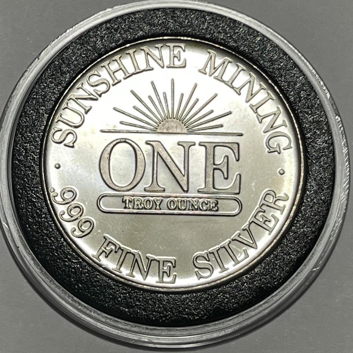 1984 Sunshine Mining Eagle Rare Coin 1 Troy Oz .999 Fine Silver