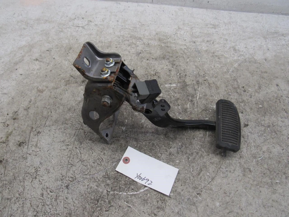 2009 2014 Hyundai Genesis equus sedan brake foot pedal bracket switch sensor OEM Foto 2 de 4
